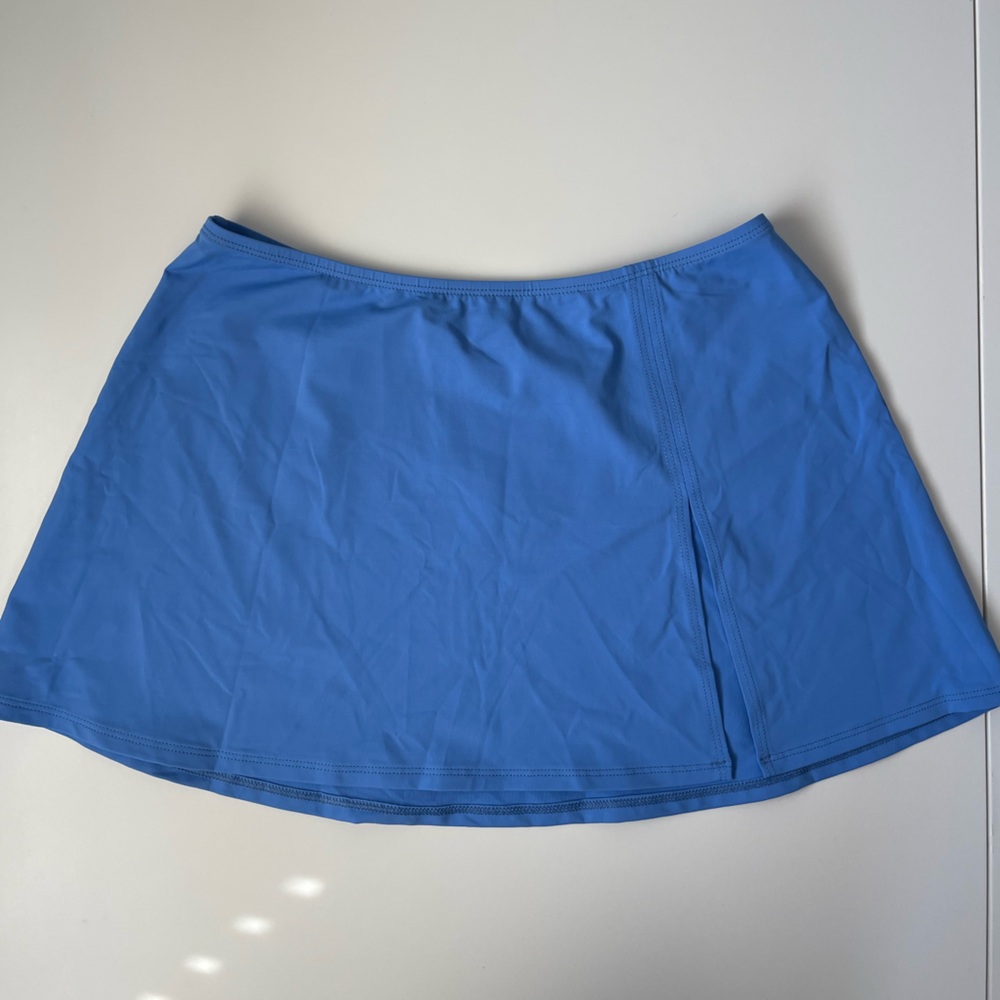 Vibrant blue La Blanca mini skirt. Stretchy and comfy nylon and spandex